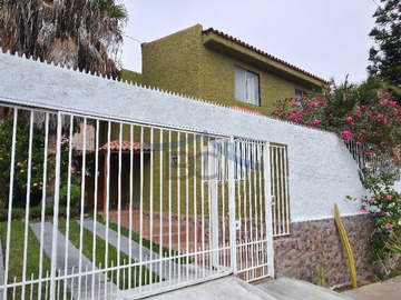 Casa en venta en Se vende hermosa casa en Jardines del Sur. (163144), Antofagasta - 4 dormitorios, 4 baños