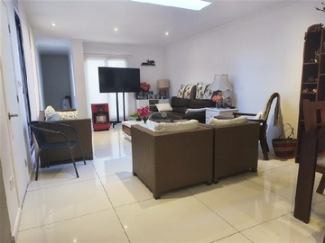 Casa en arriendo mensual en Av. Ossa/Metro Principe de Gales/Simon Bolivar, Ñuñoa - 3 dormitorios, 2 baños