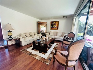 Casa en venta en Condominio Las Pircas, Peñalolén - 5 dormitorios, 5 baños