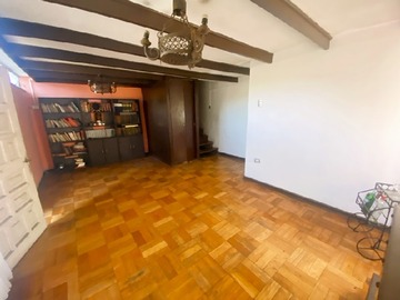 Casa en venta en Nicolas Gogol, Vitacura - 5 dormitorios, 2 baños