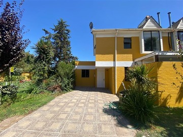 Casa en venta en Condominio Los Jardines de Linderos, Buin - 4 dormitorios, 3 baños