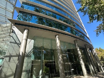 Oficina en arriendo mensual en Av Suecia 0142, Providencia - 2 baños