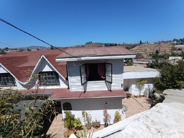 Casa en venta en Calle cinco, Quilpué - 3 dormitorios, 2 baños