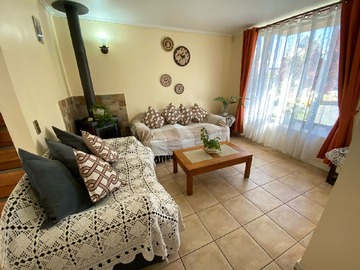 Casa en venta en Epsilon, Quilpué - 5 dormitorios, 3 baños