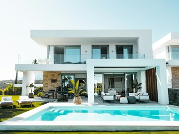 Casa en venta en Casa con Piscina y Vista Al Mar en Zapallar - 5 dormitorios, 5 baños