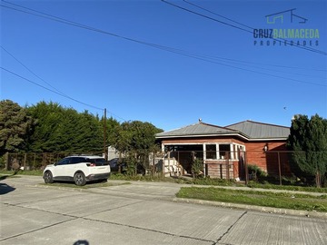 Casa en venta en Terreno de 1.574 m2 con casa y bodega - Sector Alerce Histórico, Puerto Montt - 3 dormitorios, 1 baño