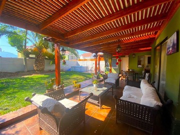 Casa en venta en En condominio / 350 m2 de terreno, Pudahuel - 5 dormitorios, 4 baños