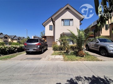 Arriendo Mensual / Casa / Colina