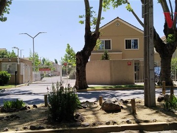 Casa en venta en Salvador Silva/Centenario, Peñaflor - 4 dormitorios, 3 baños