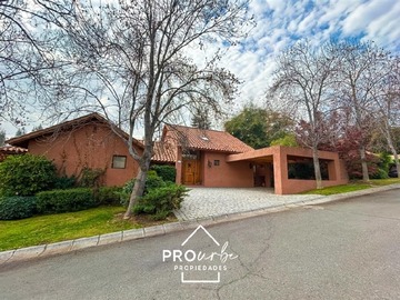 Casa en venta en Alvaro Casanova/ Fernando Castillo Velazco, La Reina - 5 dormitorios, 4 baños
