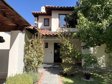 Casa en venta en Av padre Sergio correa 11300, Colina - 5 dormitorios, 4 baños
