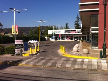 Local Comercial en arriendo mensual en El Tranque - Av La Dehesa - Portal La Dehesa - Lo Barnechea, Lo Barnechea