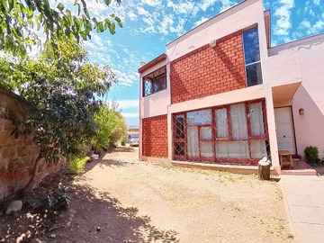 Casa en venta en Casa con amplio terreno. (167772), La Florida - 4 dormitorios, 2 baños