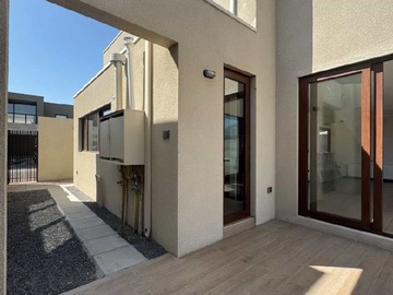 Casa en venta en Oportunidad venta promesa chicureo nuevo precio!!, Colina - 3 dormitorios, 4 baños