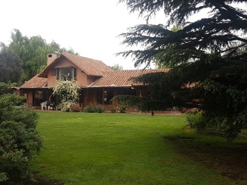 Casa en venta en Avenida Chicureo, Colina - 5 dormitorios, 6 baños