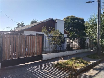 Casa en venta en Arturo Gordon 3721, Macul, Macul - 4 dormitorios, 2 baños