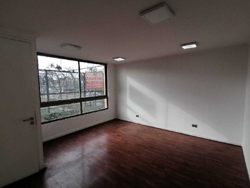 Oficina en arriendo mensual en Oficina en Prov. con Estac y Bodega (146939), Providencia - 1 baño