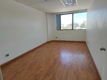 Oficina en arriendo mensual en Oficina 30 m2 1 gran privado - apumanque (183340), Santiago - 1 dormitorio, 1 baño