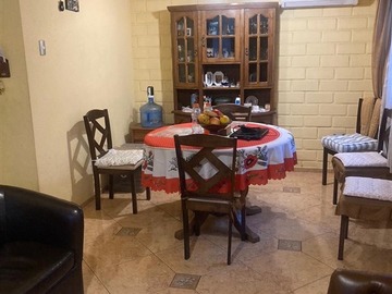 Casa en venta en Juan de Pineda / Walker Martinez, La Florida - 3 dormitorios, 2 baños