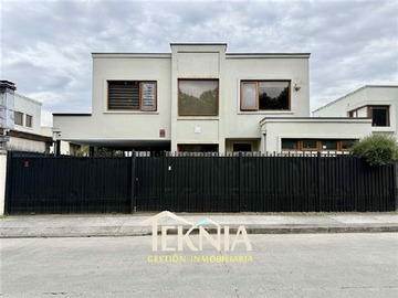 Casa en venta en Cumbres del sur, Temuco - 5 dormitorios, 4 baños