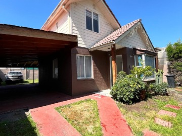 Casa en venta en Amplia Casa Avda la Hacienda 1ra Etapa, Larapinta Lampa - 3 dormitorios, 2 baños