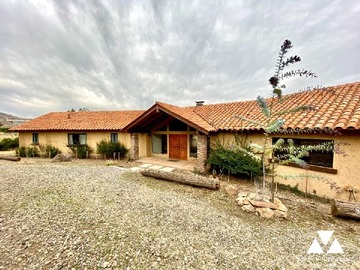 Casa en arriendo mensual en Condominio Hacienda Chacabuco, Colina - 4 dormitorios, 4 baños