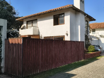 Casa en venta en Venta Hermosa Casa en la Reina - 4 dormitorios, 3 baños