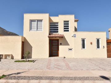 Casa en arriendo mensual en Arriendo Amplia Casa en Condominio Umbrales (131819), La Serena - 3 dormitorios, 3 baños