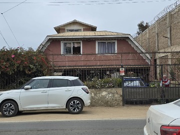 Casa en arriendo mensual en Avenida El Peral 91, Cartagena - 7 dormitorios, 2 baños