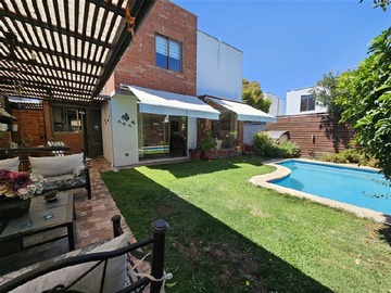 Casa en venta en Los Dátiles, Huechuraba - 4 dormitorios, 4 baños