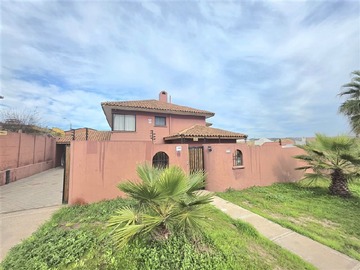 Casa en venta en Casa en Venta en Avenida las Flores, Coquimbo - 5 dormitorios, 4 baños