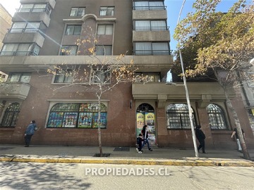 Oficina en venta en Metro Santa Lucía, Santiago - 5 dormitorios, 2 baños