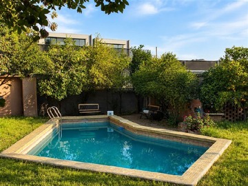 Casa en venta en Cerro Calan Las Condes, Las Condes - 5 dormitorios, 3 baños