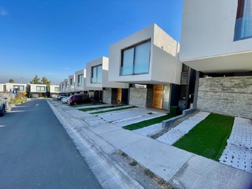Casa en venta en Condominio la reserva de las pircas / peñalolén, Peñalolén - 3 dormitorios, 3 baños