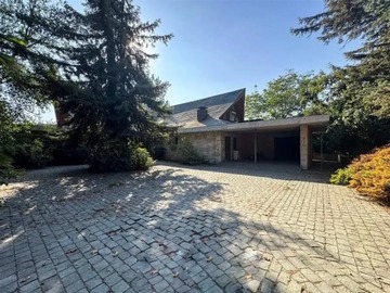 Casa en venta en Camino Las Flores, Las Condes - 7 dormitorios, 7 baños