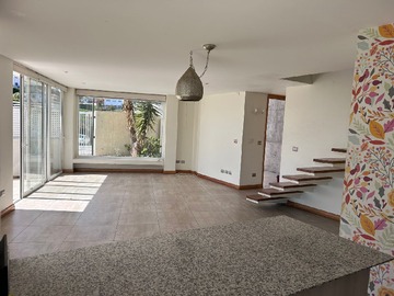 Casa en venta en La coruña, Viña del Mar - 4 dormitorios, 3 baños