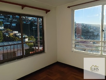 Departamento en arriendo mensual en Departamento 3D con Terraza, A Pasos del Plan Cerro Merced, Valpa... - 3 dormitorios, 1 baño