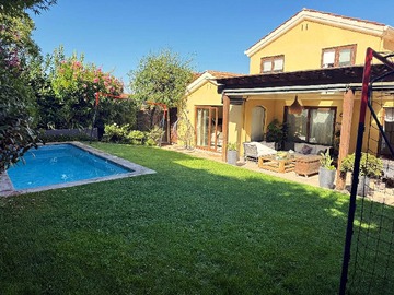 Casa en venta en Amplia casa a 5 min. Colegio Mayflower (164873), Lo Barnechea - 4 dormitorios, 3 baños