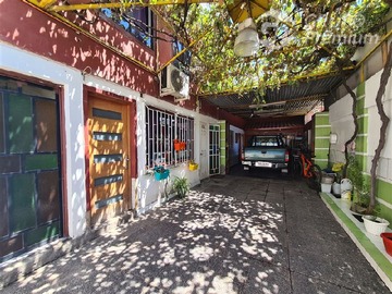 Casa en venta en Varas mena, San Joaquín - 3 dormitorios, 5 baños