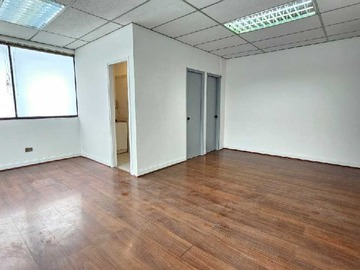 Oficina en arriendo mensual en A pasos del Metro! Planta Libre!! (178352), Santiago - 2 baños