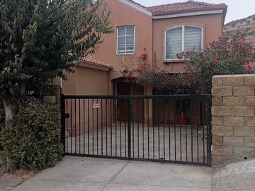Casa en venta en Casa en venta en valle lo campino (177687), Quilicura - 5 dormitorios, 3 baños