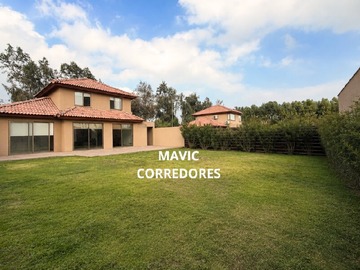 Casa en arriendo mensual en Avenida el remanso 724, Colina - 3 dormitorios, 3 baños