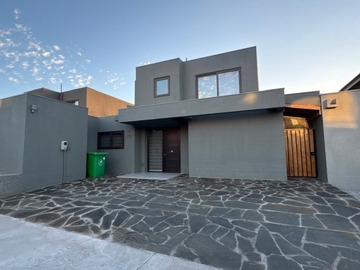 Casa en venta en Condominio cormoranes, Pudahuel - 3 dormitorios, 3 baños