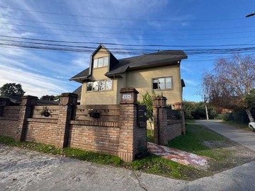 Casa en venta en Casa Amplia y Luminosa en Huertos Familiares (165161), San Pedro de la Paz - 4 dormitorios, 4 baños