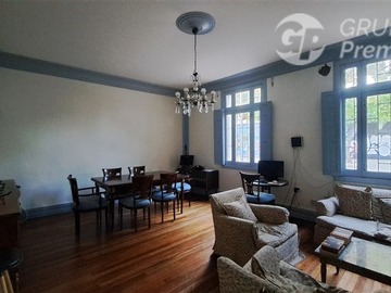 Casa en venta en Republica/Domeyco / Se vende propiedad con 2 casas independientes total 4 habitaciones 2 baños patio interior, Santiago - 4 dormitorios, 2 baños