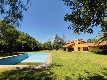 Casa en venta en Condominio Los Ciruelos Chicureo, Colina - 7 dormitorios, 6 baños
