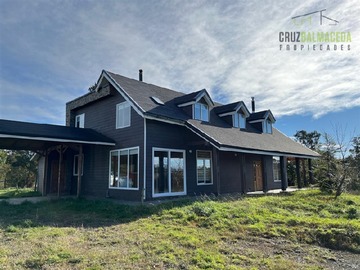 Casa en arriendo mensual en El pangue, Puerto Varas - 4 dormitorios, 3 baños
