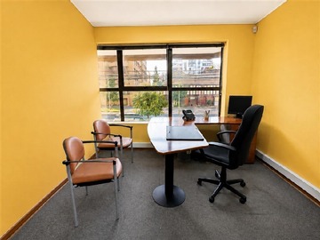 Oficina en venta en Metro Escuela Militar y Metro Alcantara, Las Condes - 2 dormitorios, 2 baños