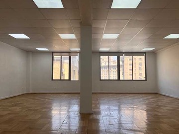 Oficina en arriendo mensual en Planta Libre, Parquet, metro U. de Chile (126937), Santiago - 1 baño