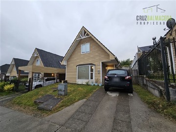 Casa en venta en A pasos del Colegio Puerto Varas y Colegio Patagonia, Puerto Varas - 3 dormitorios, 3 baños